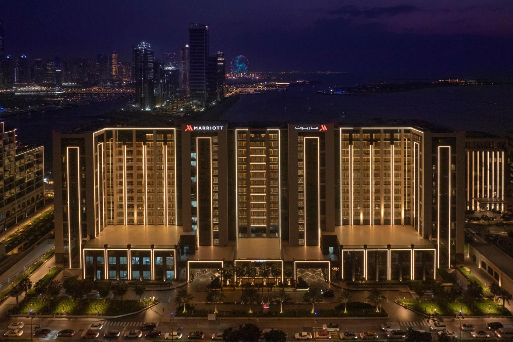Marriott Resort Palm Jumeirah, 두바이 외부 사진 The hotel at night